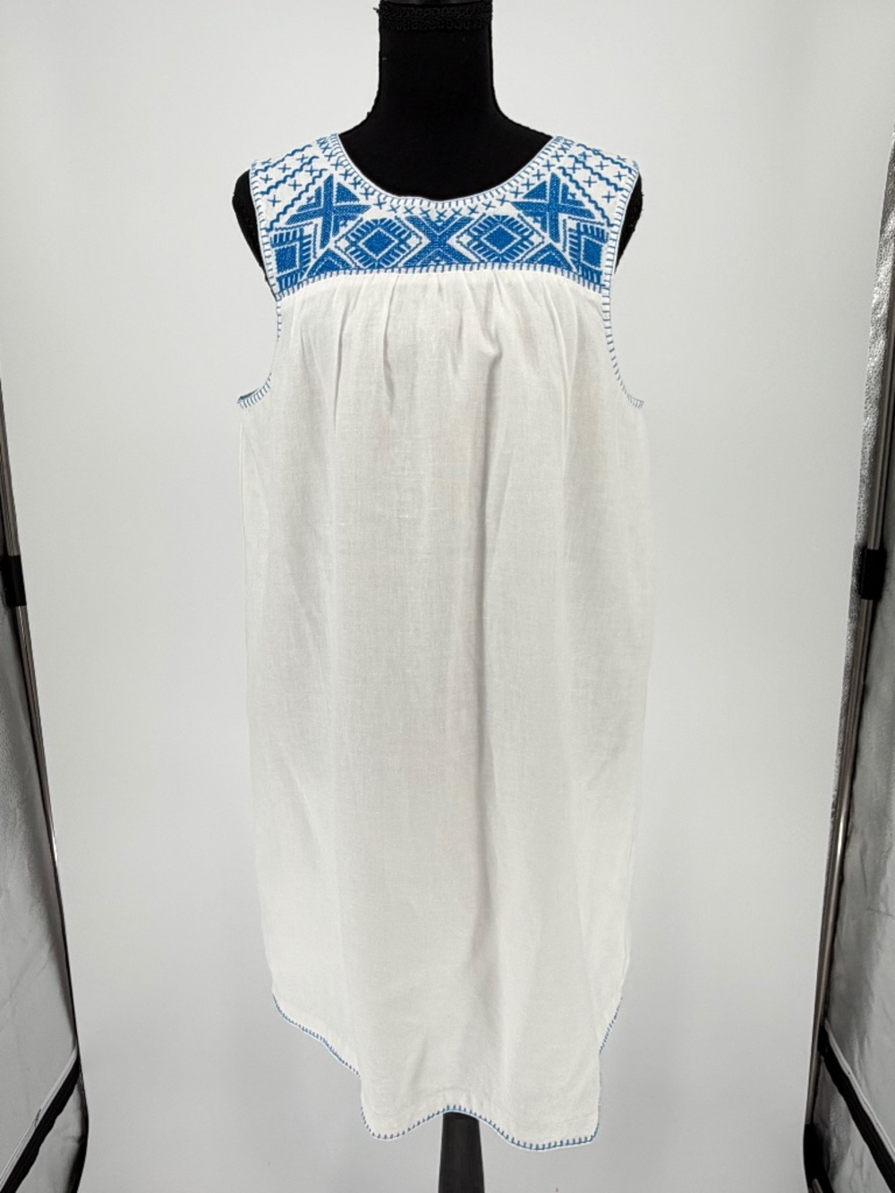 Lucky Brand White Linen Embroidered Dress | Blue Geometric Shift Large